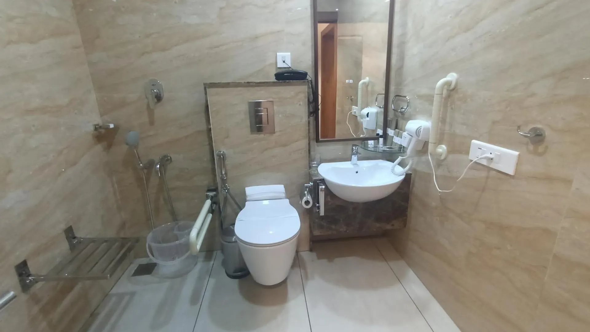 Hotel Seashell - Marine Drive Kochi 3*,  India