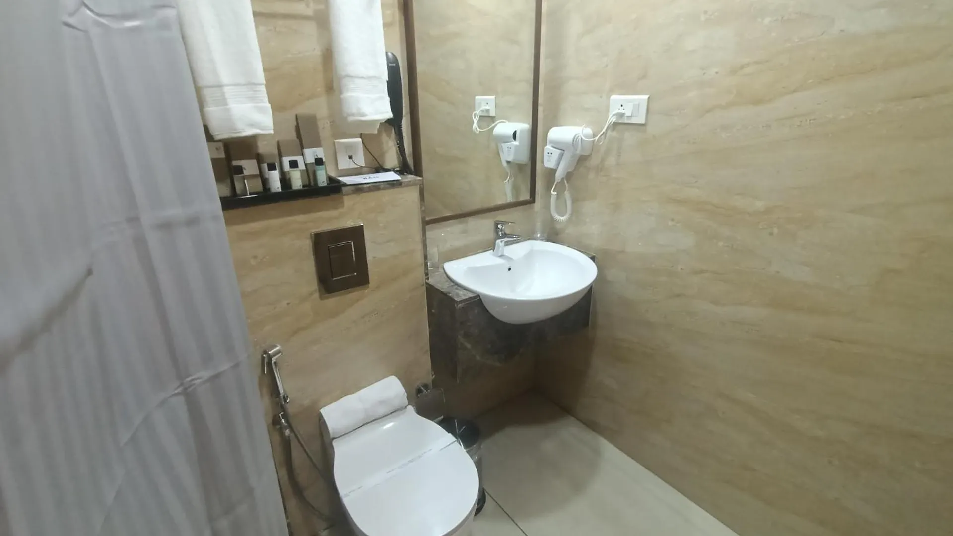 Hotel Seashell - Marine Drive Kochi