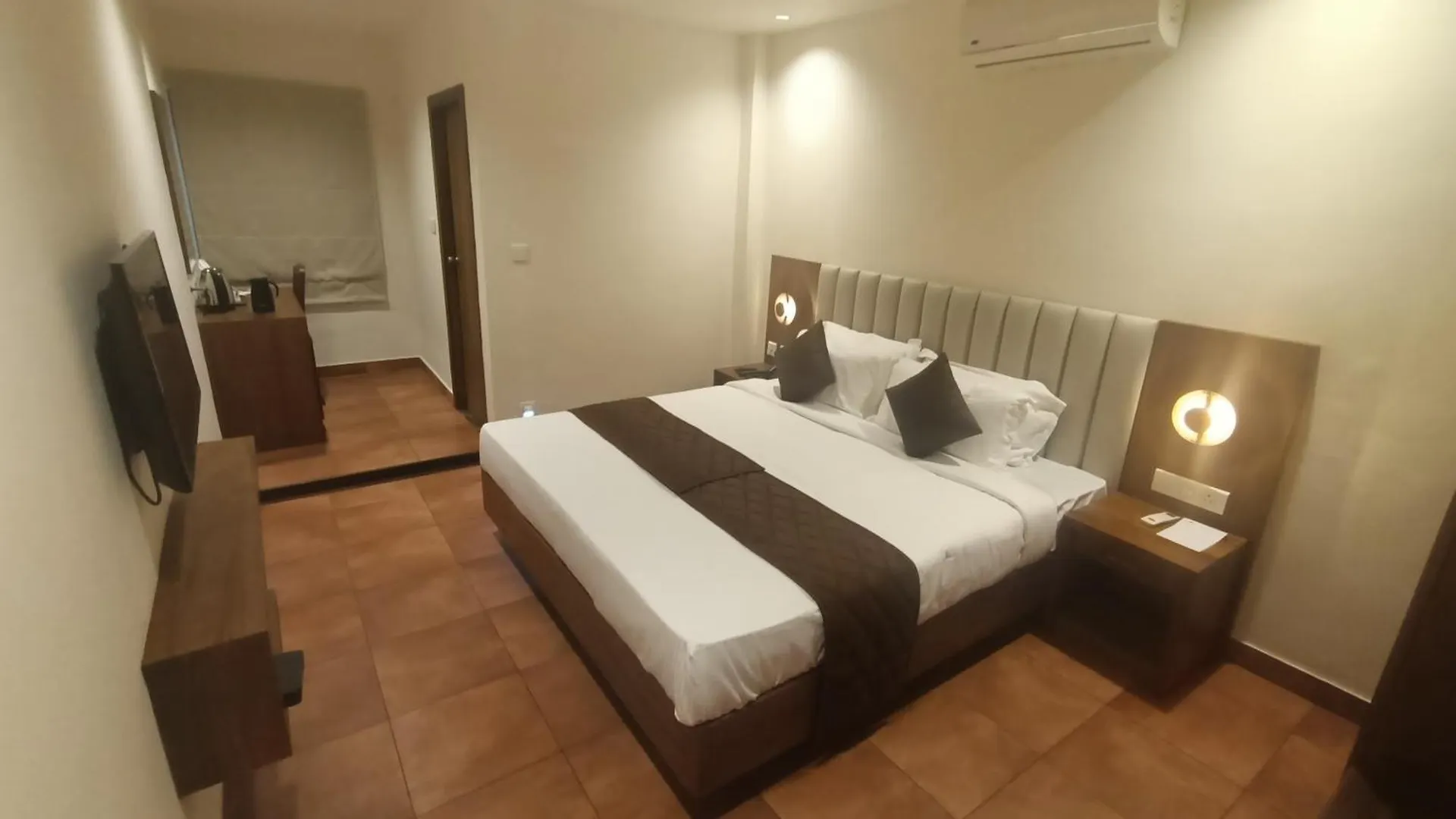 Hotel Seashell - Marine Drive Kochi