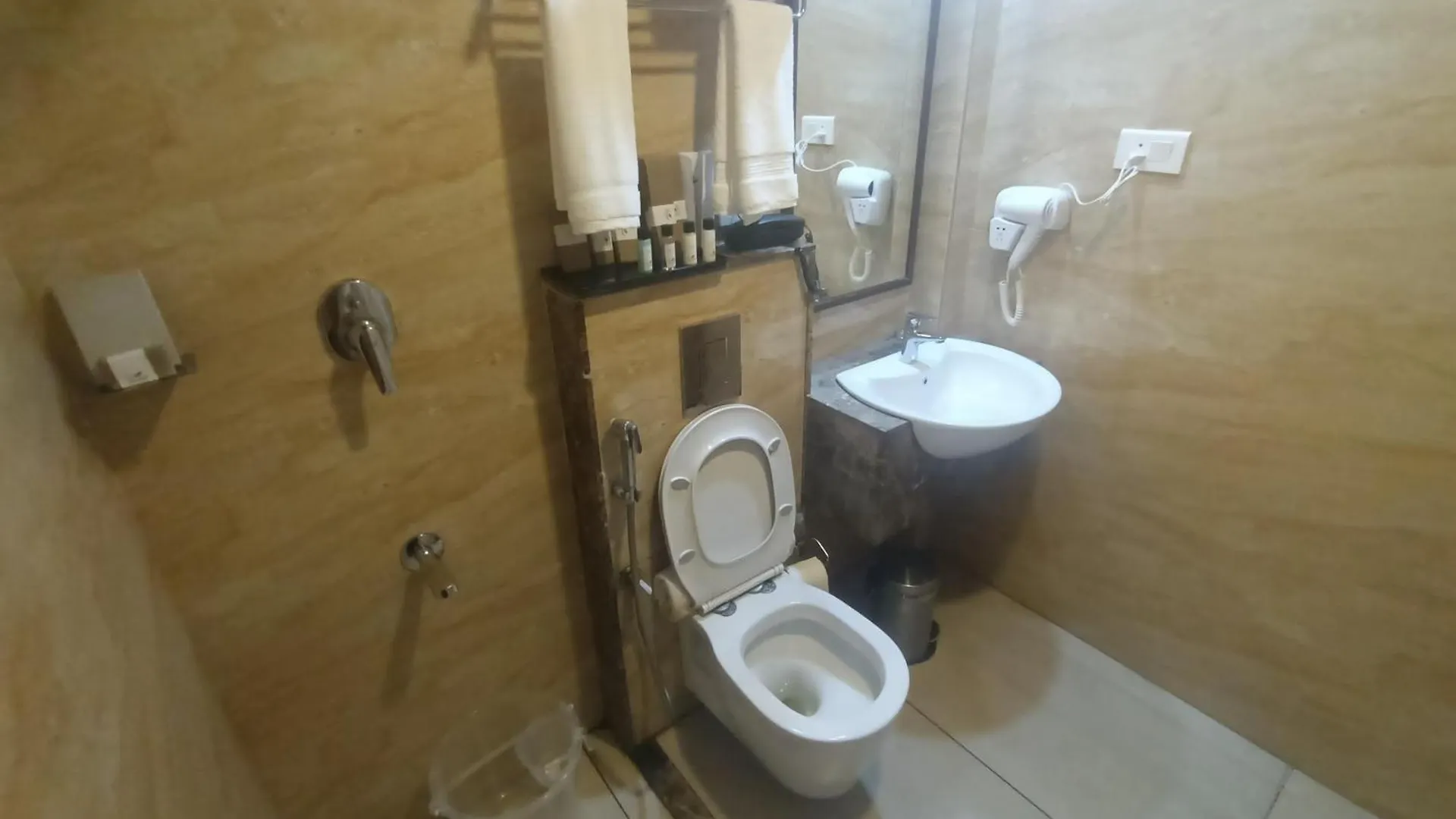 Hotel Seashell - Marine Drive Kochi India
