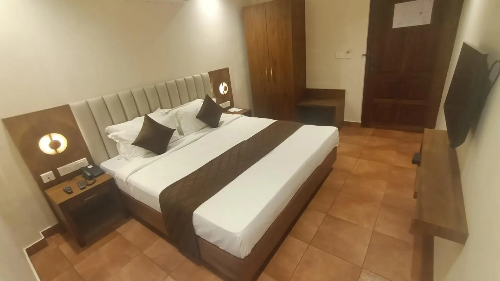 Hotel Seashell - Marine Drive Kochi India