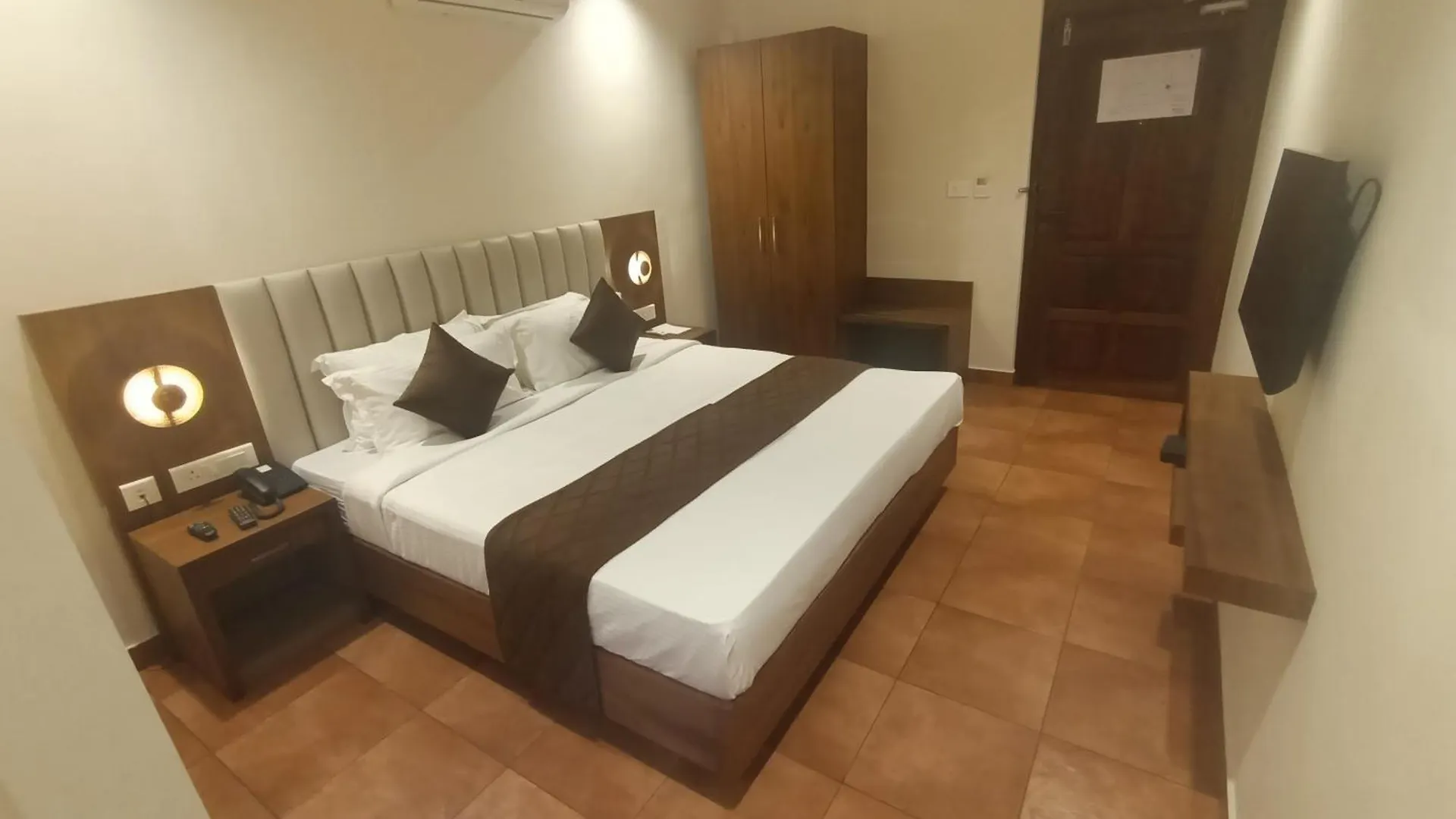 Hotel Seashell - Marine Drive Kochi 3*,