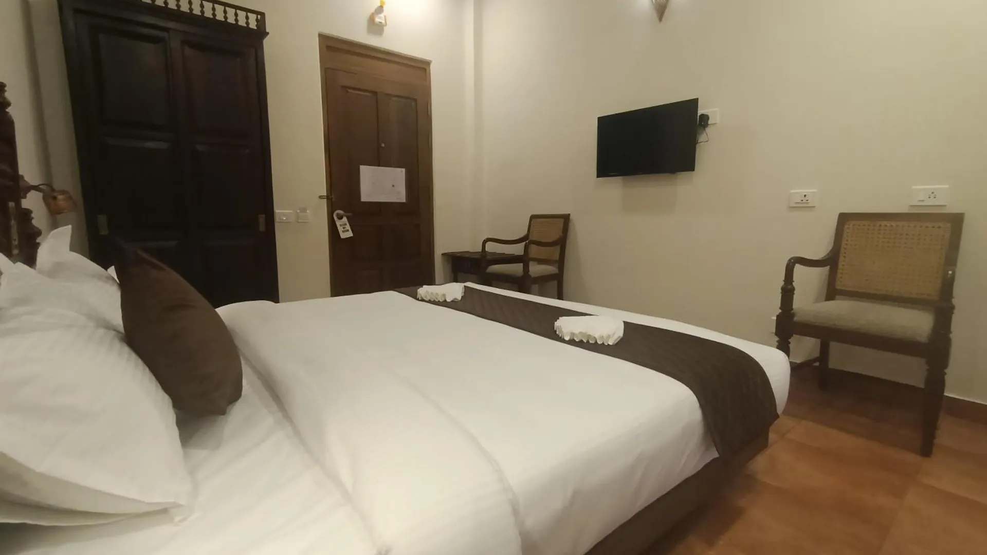 Hotel Seashell - Marine Drive Kochi